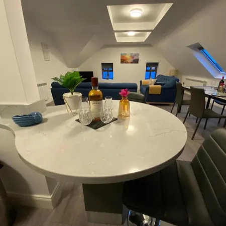 Pier House Luxury * 丁格尔