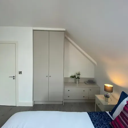 Pier House Luxury Apartment