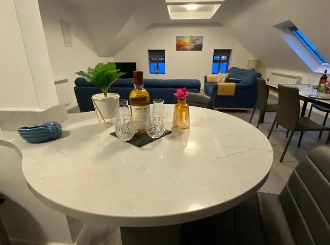 Pier House Luxury * 丁格尔